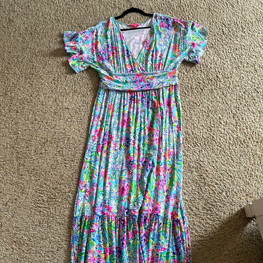 Lilly Pulitzer maxi dress in like new condition.